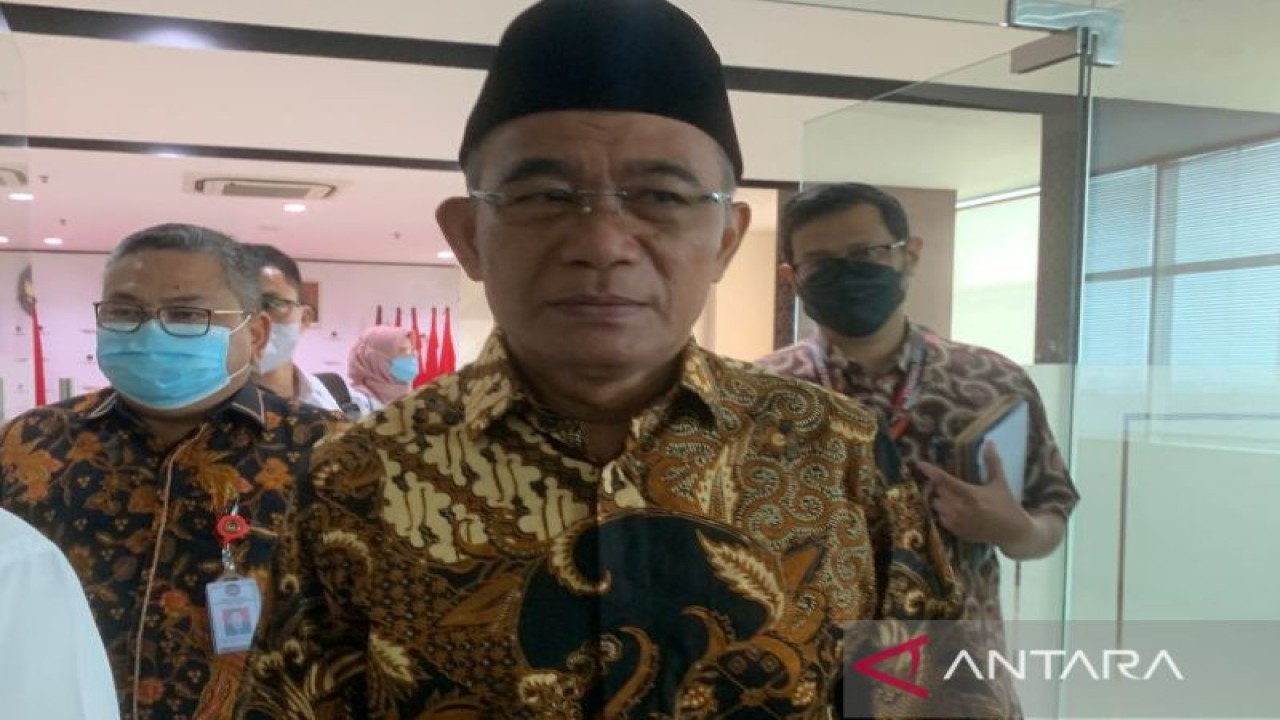 Menteri Koordinator Bidang Pembangunan Manusia dan Kebudayaan (Menko PMK) Muhadjir Effendy. ANTARA/Wuryanti Puspitasari.