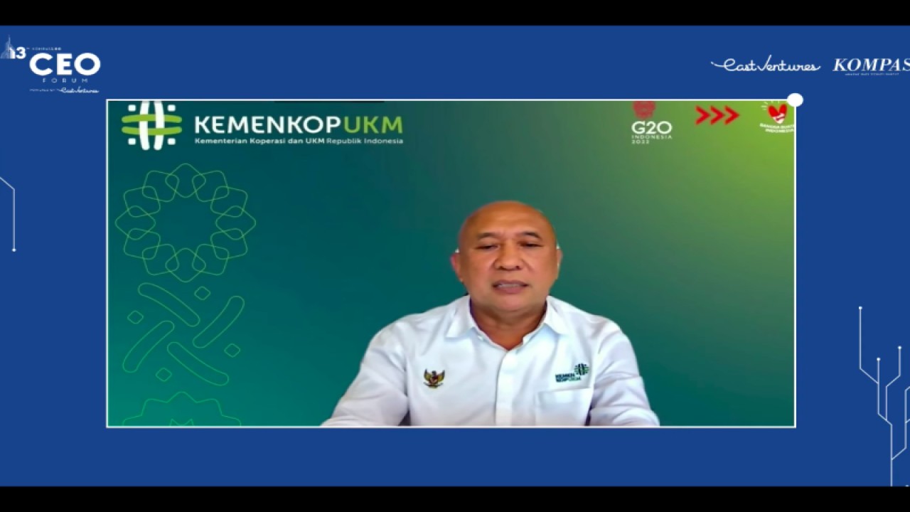 Tangkapan virtual Menteri Koperasi dan UKM Teten Masduki dalam Kompas100 CEO Forum bertajuk "CEO Live Series #3 : Mendorong UMKM dan Ekonomi Kreatif Naik Kelas Melalui Go Digital", Jakarta, Kamis (24/11/2022). ANTARA/M. Baqir Idrus Alatas