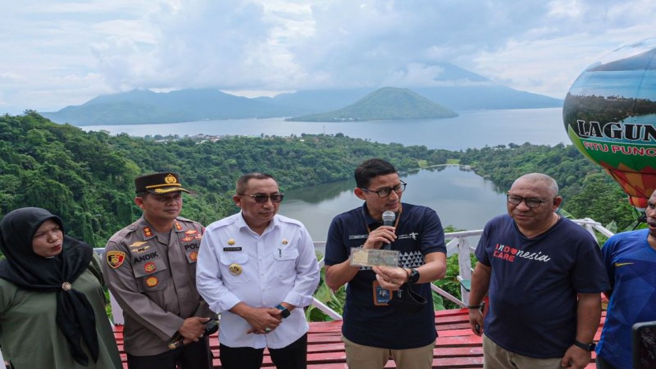 Menparekraf/Kabaparekraf) Sandiaga Salahuddin Uno menyebut Pulau Maitara yang pernah diabadikan dalam pecahan uang kertas Rp1.000 emisi tahun 2000 menjadi daya tarik wisata terkuat bagi Kota  Ternate (Abdul Fatah)