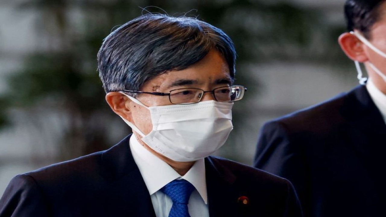 Menteri Dalam Negeri Jepang Minoru Terada mengundurkan diri terkait skandal anggaran. (Issei Kato/Reuters)