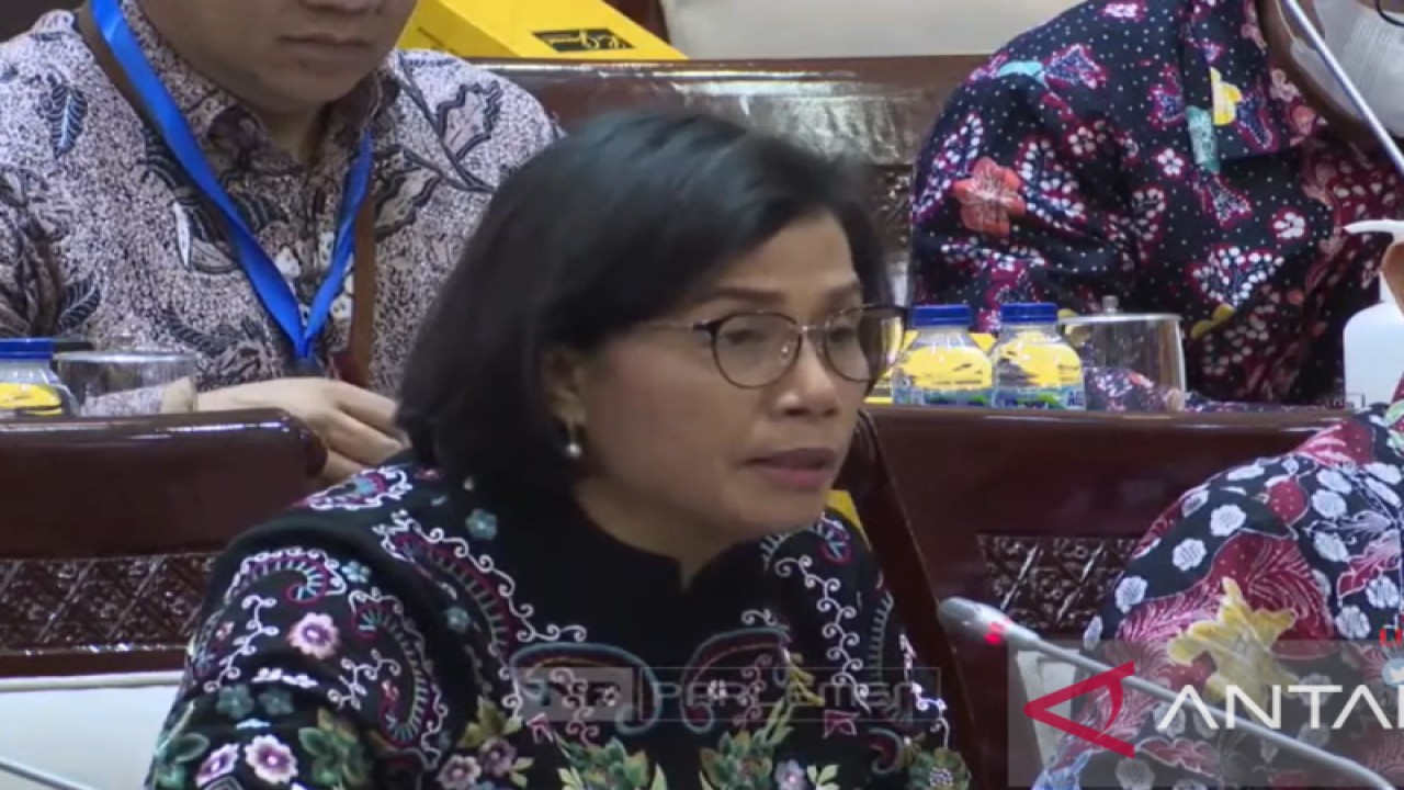 Menteri Keuangan (Menkeu) Sri Mulyani dalam Rapat Kerja bersama Komisi XI Dewan Perwakilan Rakyat (DPR) yang dipantau secara daring di Jakarta, Kamis (10/11/2022). (ANTARA/Agatha Olivia Victoria)