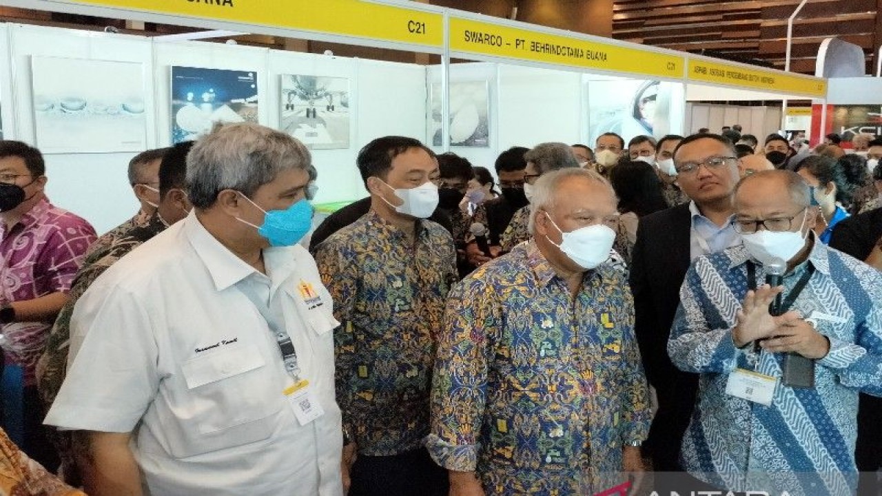 Menteri PUPR Basuki Hadimuljono (kedua dari kanan) dalam pembukaan Infrastructure Connect 2022 di Jakarta, Rabu (23/11/2022). ANTARA/Aji Cakti