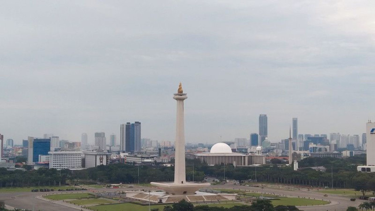 Arsip Foto - Monumen Nasional (Monas) sebagai salah satu ikon Jakarta diamati dari Jalan Medan Merdeka Selatan, Jakarta, Kamis (21/4/2022). ANTARA/Dewa Ketut Sudiarta Wiguna