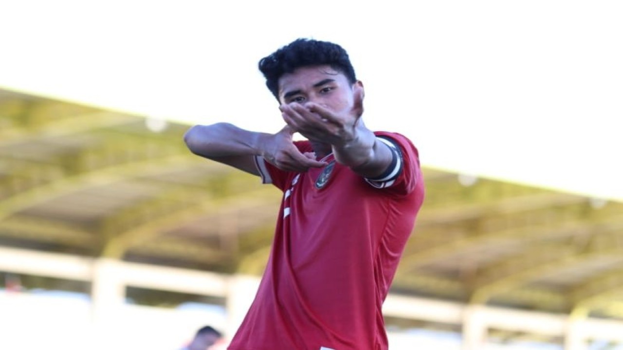 Kapten sekaligus bek tengah tim nasional U-20 Indonesia Muhammad Ferarri melakukan selebrasai usai mencetak gol ke gawang Moldova pada laga uji coba di Turki, yang dimenangkan Indonesia dengan skor 3-1, Selasa (1/11/2022). (ANTARA/HO-PSSI)