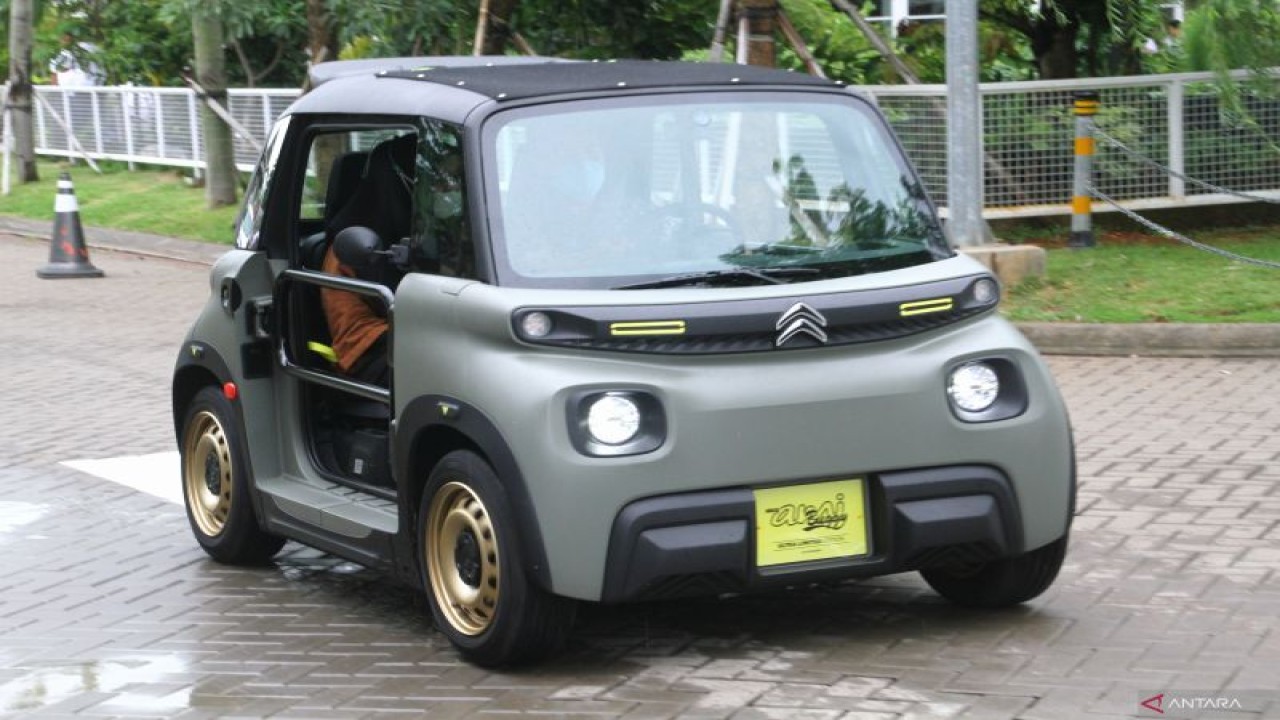 Citroën My Ami Buggy yang dipamerkan dan bisa dicoba oleh awak media pada Kamis (17/11/2022). (ANTARA/Arnidhya Nur Zhafira)