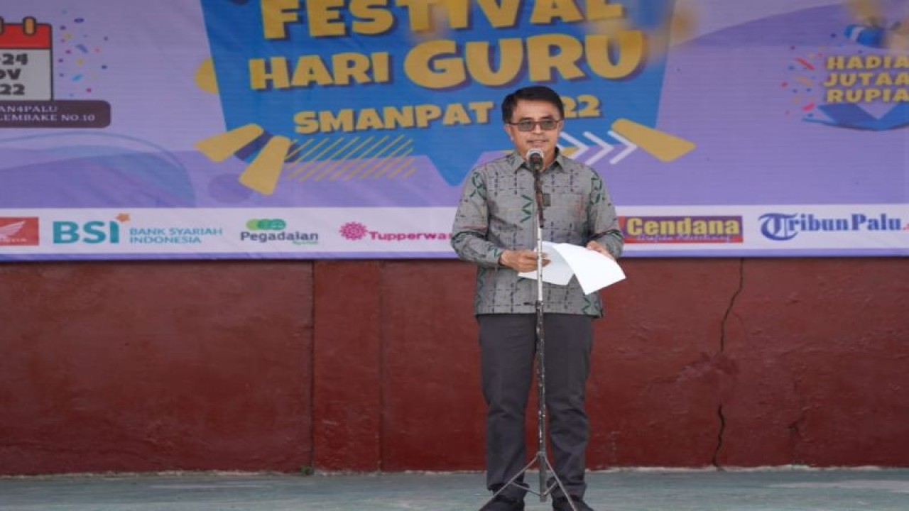 Kepala Dinas Pendidikan dan Kebudayaan Kota Palu, Hardi saat menyampaikan arahannya pada punca festival hari guru, di Palu, Kamis (24/11/2022). ANTARA/HO-Humas Pemkotpalu