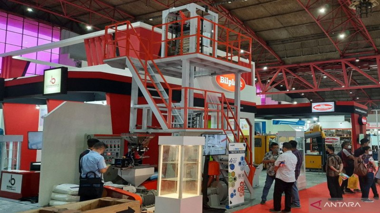 Suasana pameran Plastics & Rubber Indonesia ke-33 di JIExpo, Kemayoran yang mulai digelar Rabu ini hingga 19 November 2022.  (ANTARA/Lia Wanadriani Santosa)