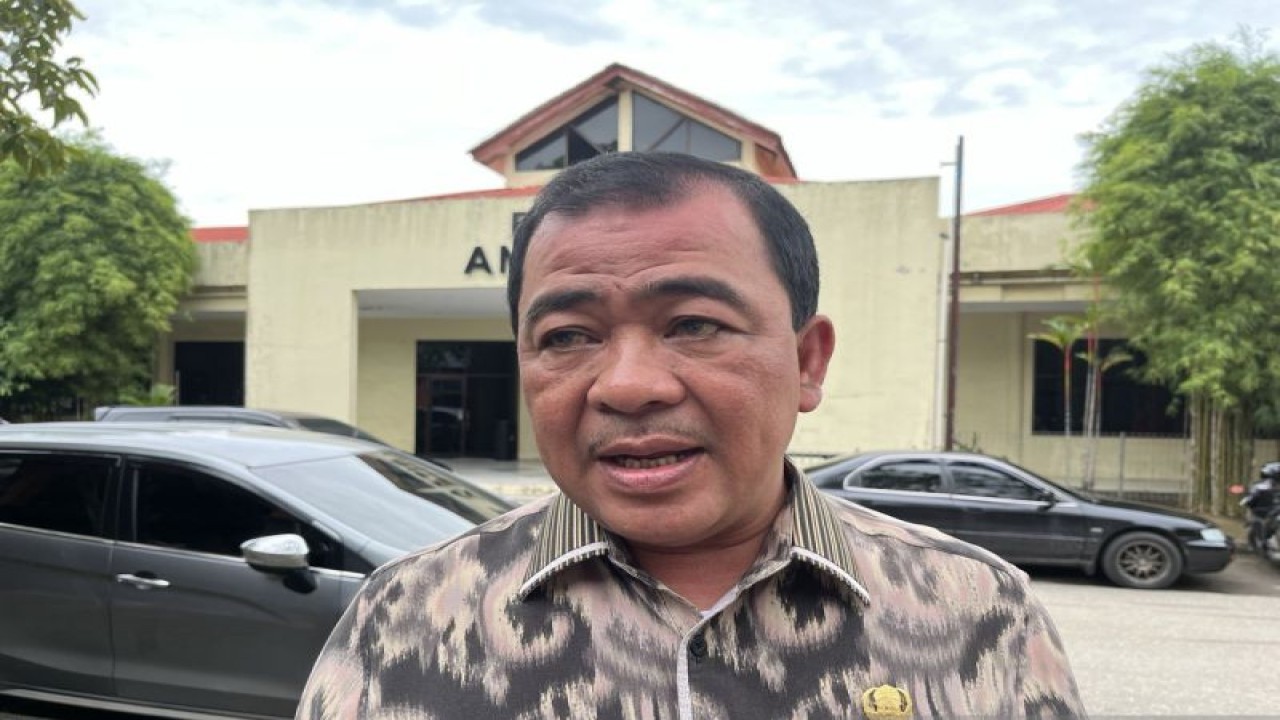 Kepala Dinas Perindustrian dan Perdagangan (Disperindag) Kota Batam Gustian Riau (ANTARA/Jessica)