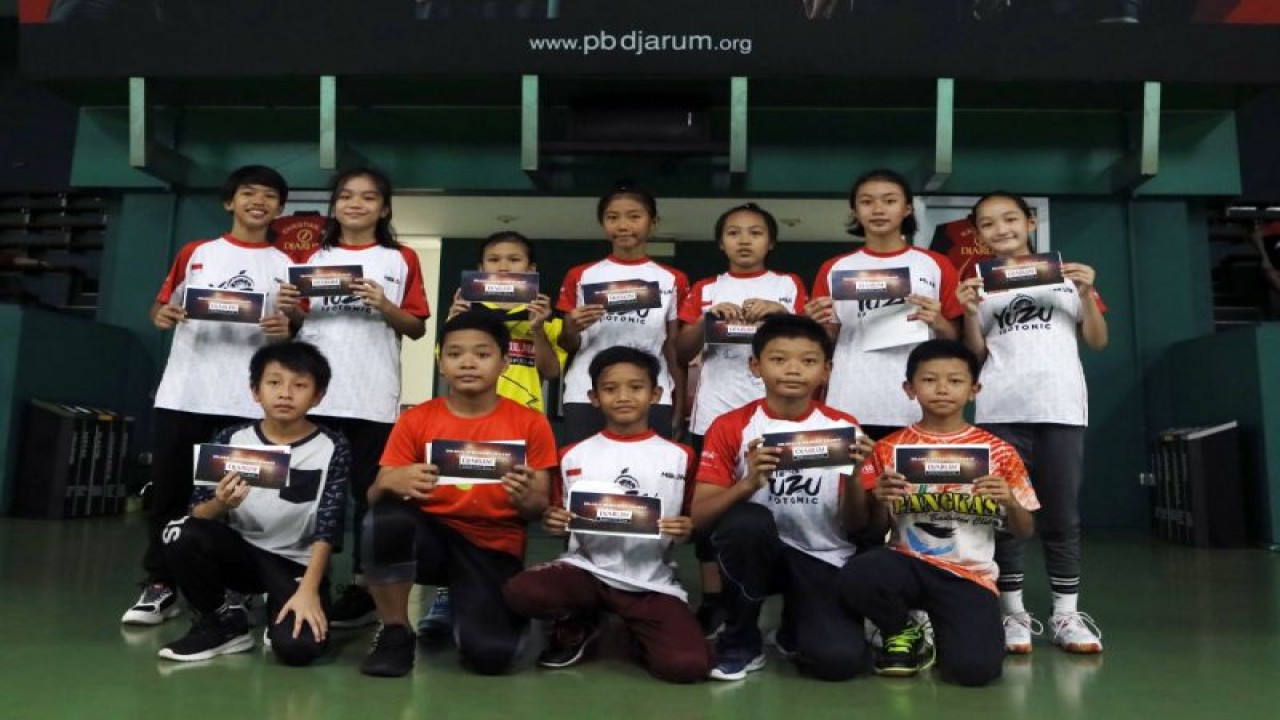 PB Djarum secara resmi mengumumkan 12 atlet baru hasil dari Audisi Umum PB Djarum 2022 di GOR Djarum, Jati, Kudus, Jawa Tengah, Selasa (15/11/2022). (ANTARA/HO-PB Djarum)