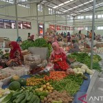 Pedagang pasar rakyat di Pasar Turi, Kabupaten Bantul, Daerah Istimewa Yogyakarta. (ANTARA/Hery Sidik)-1668761850