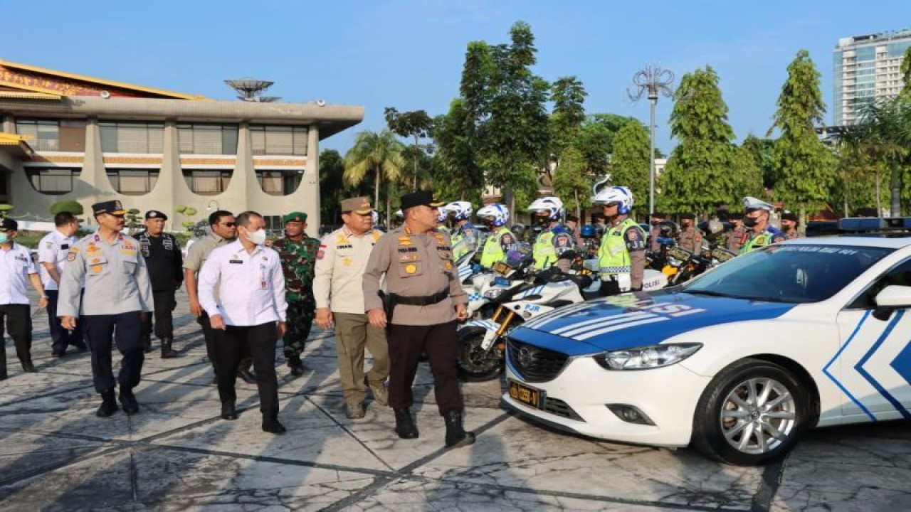 Kapolresta Pekanbaru saat apel gelar pasukan mengawal Tour de Siak. ANTARA/HO-Satlantas Polresta Pekanbaru