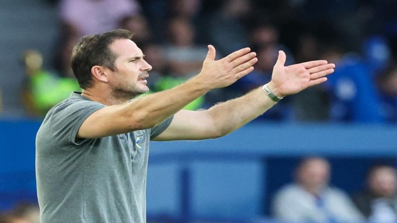 Foto arsip - Pelatih Everton Frank Lampard bereaksi saat pertandingan persahabatan antara Everton dan Dynamo Kyiv di Goodison Park Liverpool 29 Juli 2022. (ANTARA/AFP/NIGEL RODDIS)