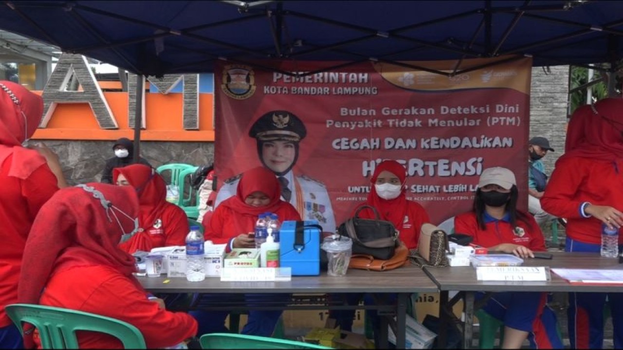 Pelayanan Kesehatan di Taman UMKM Bung Karno. Sabtu (12/11/2022). (ANTARA/Dian Hadiyatna)