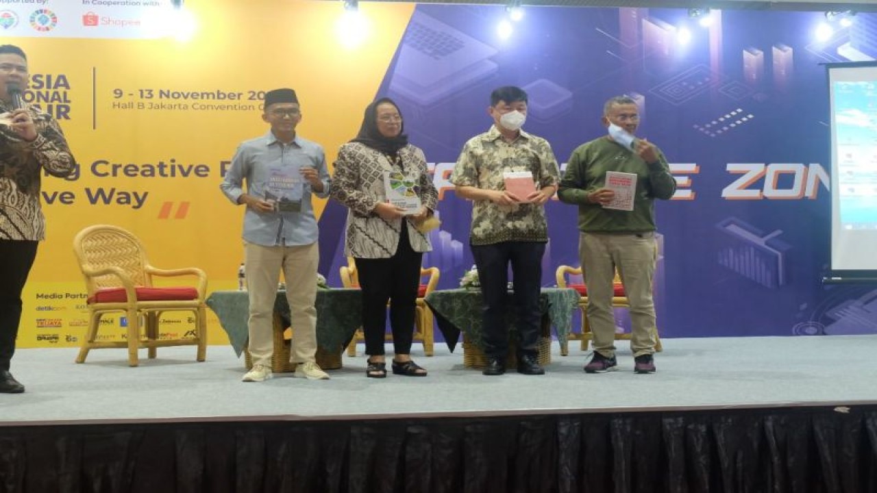 Peluncuran buku hasil kolaborasi Social Sciences Academic Press (SSAP) dan Yayasan Pustaka Obor Indonesia (YPOI) di Jakarta, beberapa waktu lalu. (ANTARA/HO- Dokumentasi Pribadi)