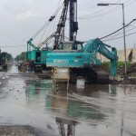 Pembangunan saluran air (cross drain) yang ada di jalan Raya Porong, Sidoarjo, Jawa Timur (ANTARA/HO-SP)-1668572746