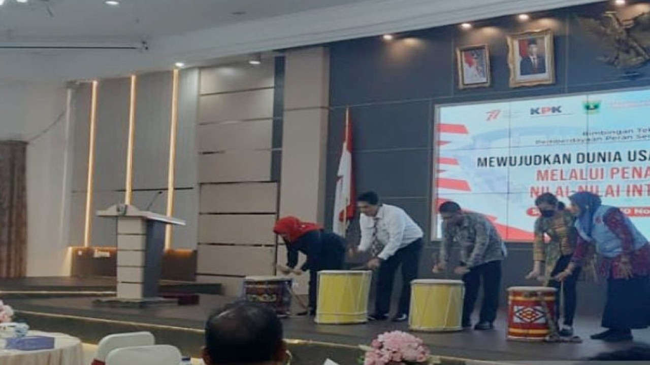 Pembukaan Bimtek tentang Dunia Usaha Berintegritas yang digelar KPK di Padang. sebanyak 100 perwakilan BUMN dan BUMD di Sumbar ikut sebagai peserta dalam program pencegahan korupsi tersebut. (ANTARA/Biro Perekonomian Sumbar)