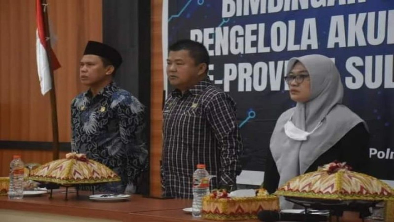 Pemerintah Provinsi Sulawesi Barat (Sulbar) menggelar bimbingan teknis (Bimtek) aplikasi sistem pengelolaan pengaduan pelayanan publik nasional layanan aspirasi dan pengaduan online rakyat (SP4N LAPOR) di Mamuju, Minggu (20/11/2022). ANTARA/M Faisal Hanapi