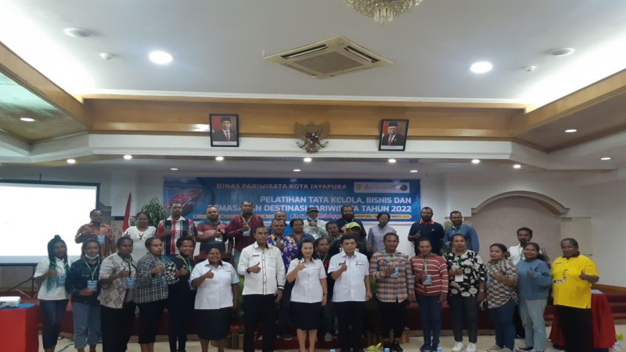 Pembukaan pelatihan tata kelola, bisnis dan pemasaran destinasi wisata di Kota Jayapura, Rabu (16/11). ANTARA/Ardiles Leloltery