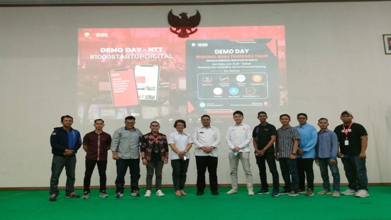 Enam perwakilan dari startup digital baru di Kota Kupang Provinsi Nusa Tenggara Timur yang terpilih dalam program Gerakan Nasional 1000 startup Digital di Kota Kupang. (ANTARA/HO-Kominfo Kota Kupang)