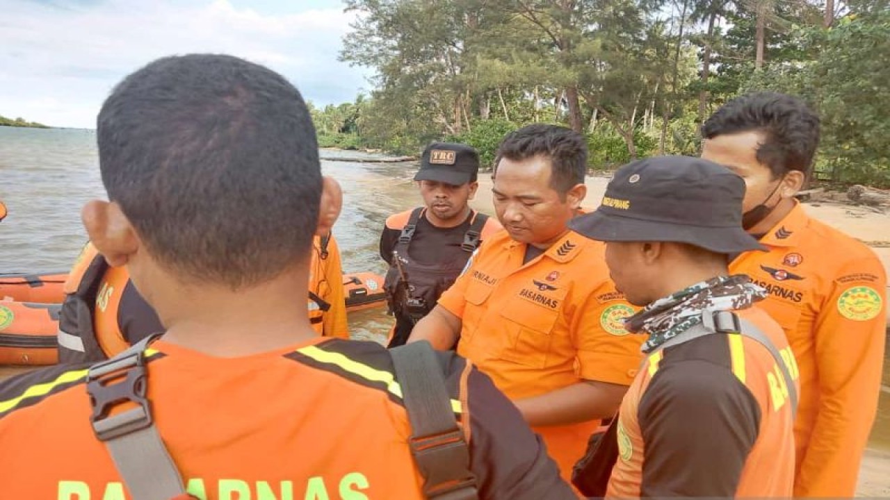 Persiapan pencarian helikopter NBO-105 milik Polri yang jatuh di perairan Manggar, Belitung Timur, Provinsi Kepulauan Bangka Belitung.nANTARA/Kasmono