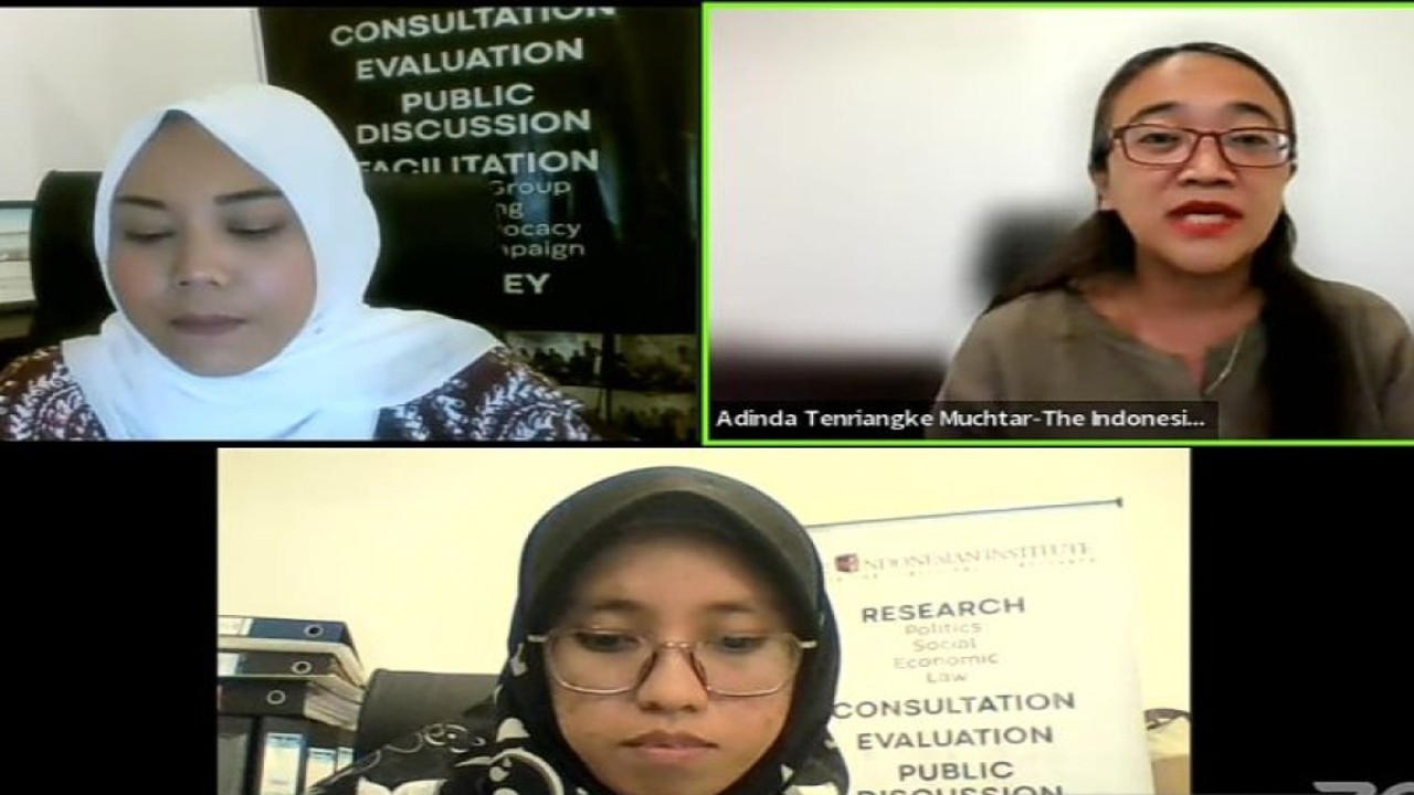 Tangkapan layar Peneliti Bidang Ekonomi The Indonesian Institute Nuri Resti Chayyani (bawah)dalam Rilis Indonesia 2021 yang dipantau di Jakarta, Kamis (25/11/2021).