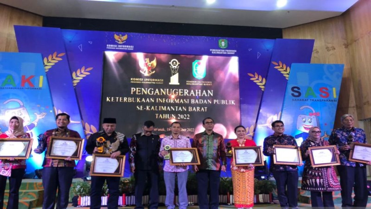 Kegiatan penghargaan keterbukaan informasi publik Kalbar 2022 (ANTARA/Dedi)