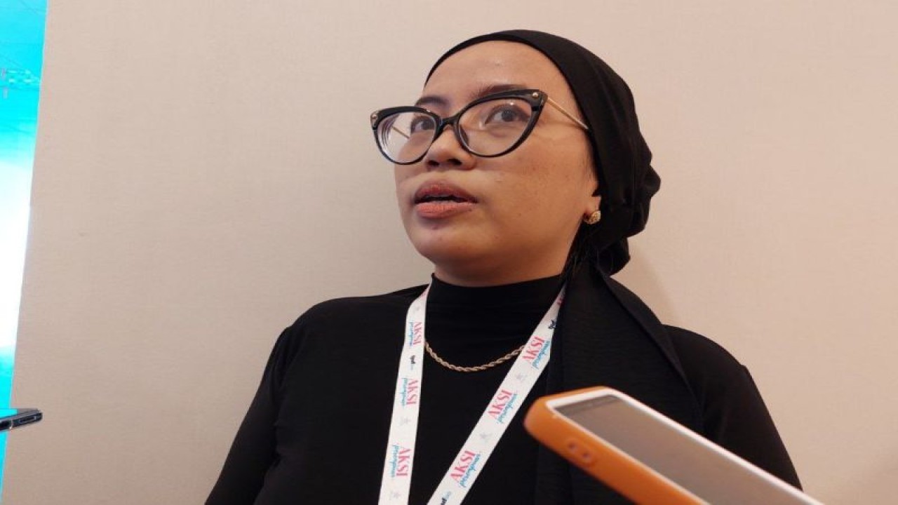 Pengusaha bisnis hijab instan, Raldina Asdyanti dalam sesi wawancara bersama wartawan di Jakarta. (Sinta Ambarwati)