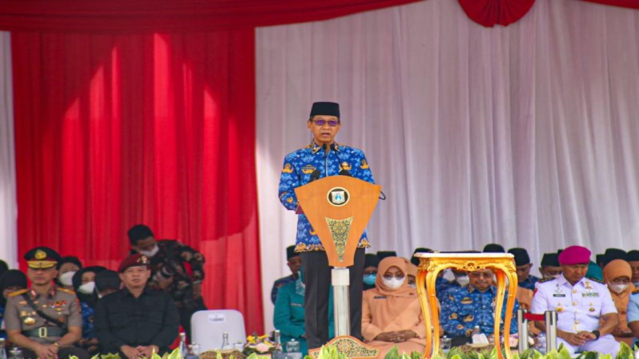 Penjabat Gubernur DKI Jakarta Heru Budi Hartono memberikan sambutan pada peringatan Hari Pahlawan di Monas, Jakarta, Kamis (10/11/2022). ANTARA/Ho-Pemprov DKI Jakarta