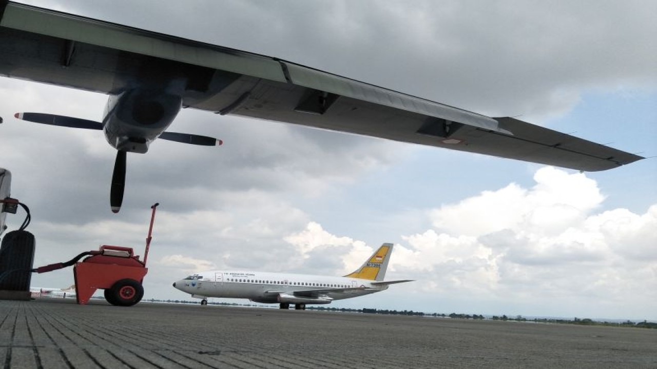 Pesawat milik TNI AU saat di Bandara Internasional Lombok, Nusa Tenggara Barat, Senin (14/11/2022) (ANTARA/Akhyar)