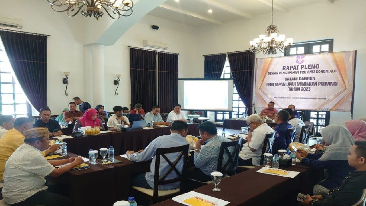 Rapat Pleno Dewan Pengupahan Provinsi Gorontalo untuk menetapkan UMP, Senin. (ANTARA/HO-kominfo)