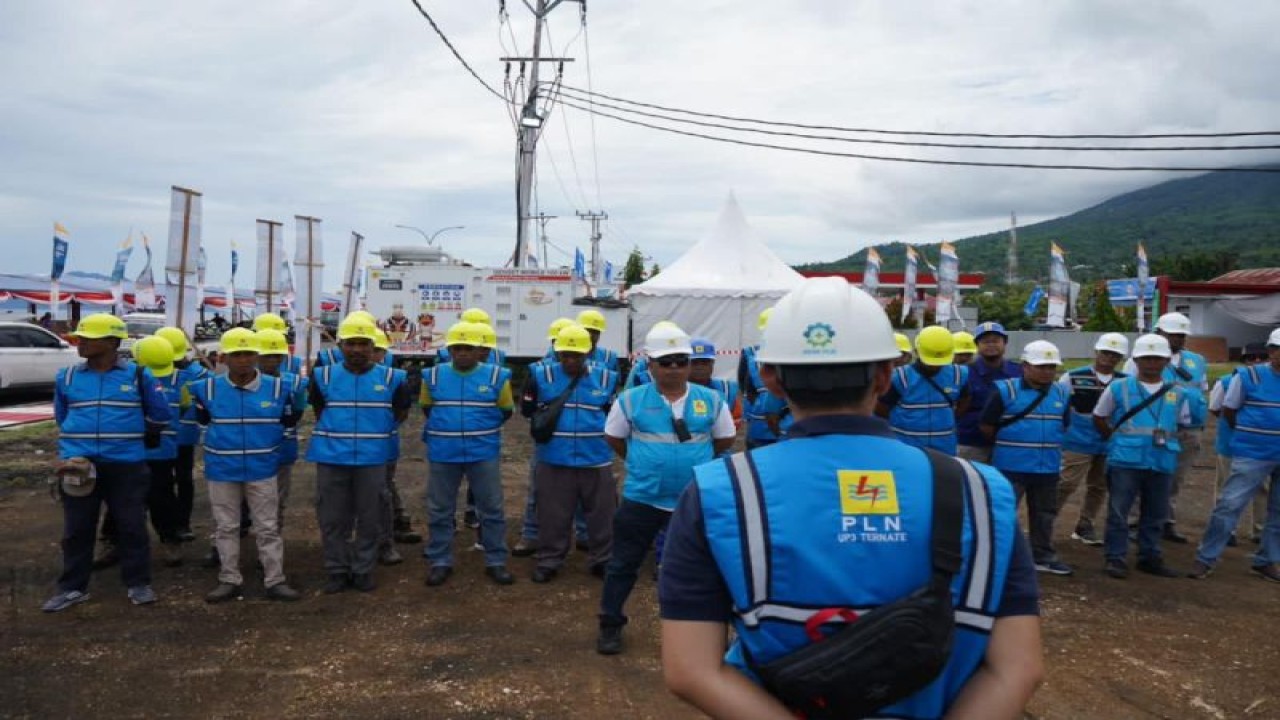 PT PLN sediakan berbagai fasilitas dalam mendukung geliat industri pariwisata nasional dengan menghadirkan keandalan pasokan listrik dalam menyukseskan penyelenggaraan Sail Tidore 2022 yang dipusatkan di Pantai Tugulufa, Kota Tidore Kepulauan, Maluku Utara. (ANTARA/Abdul Fatah)
