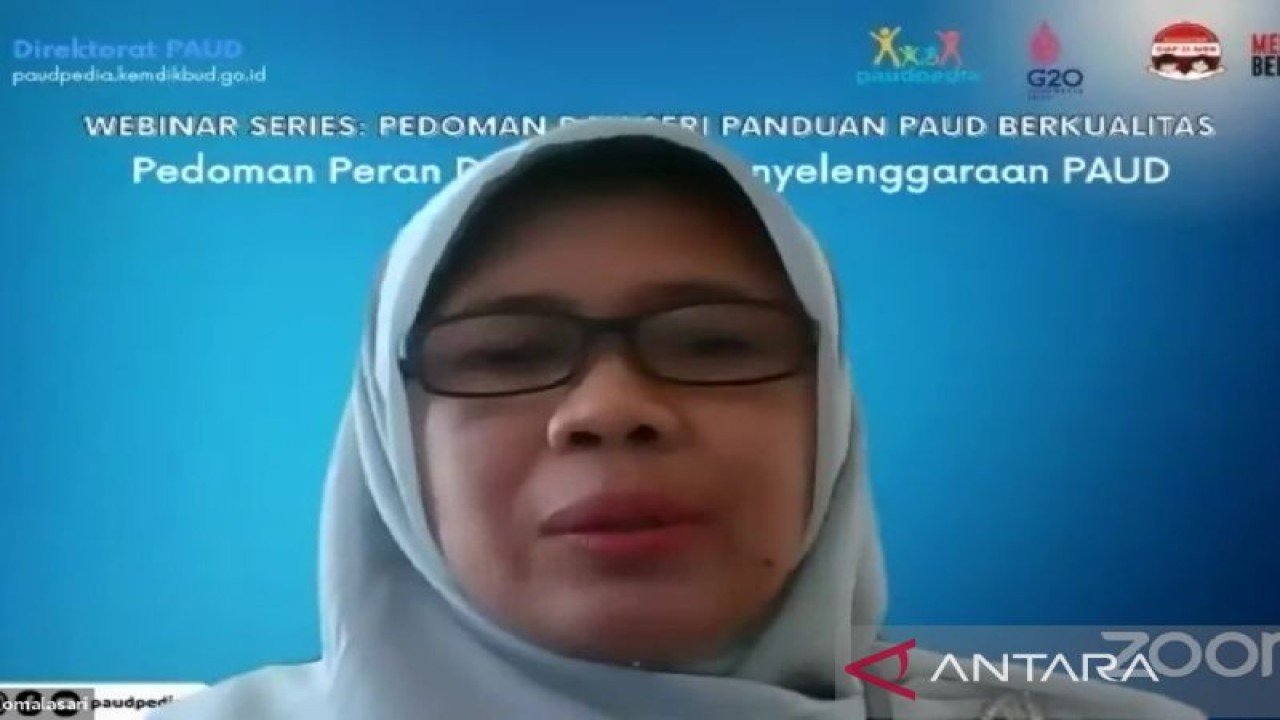 Pelaksana tugas (Plt) Direktur Pendidikan Anak Usia Dini (PAUD) Kementerian Pendidikan, Kebudayaan, Riset, dan Teknologi (Kemendikbudristek) Komalasari dalam Seri Panduan PAUD Berkualitas: "Peluncuran Pedoman Peran Desa dalam Penyelenggaraan PAUD", Jumat (18/11/2022). (ANTARA/Suci Nurhaliza)