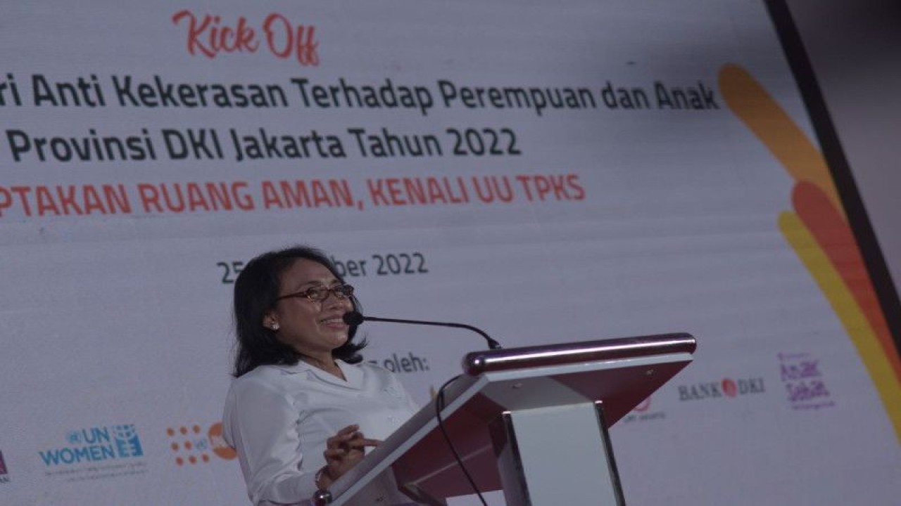 Menteri Pemberdayaan Perempuan dan Perlindungan Anak (PPPA) Bintang Puspayoga dalam acara Kampanye 16 Hari Anti-Kekerasan Terhadap Perempuan dan Anak (16HAKTPA) di Kalibaru, Cilincing, Jakarta Utara. (ANTARA/ HO-Kemen PPPA)