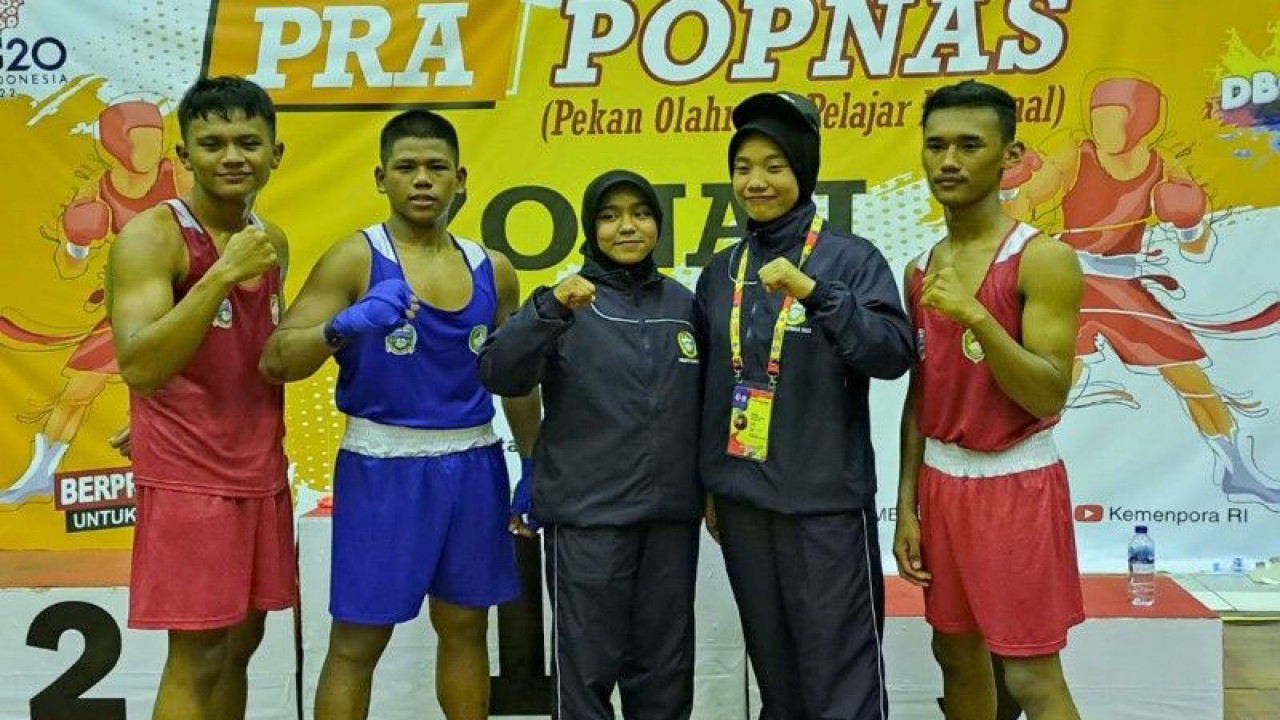 Lima petinju pelajar Sumut peraih emas di Pra Popnas 2022 di Jakarta (ANTARA/Juraidi)