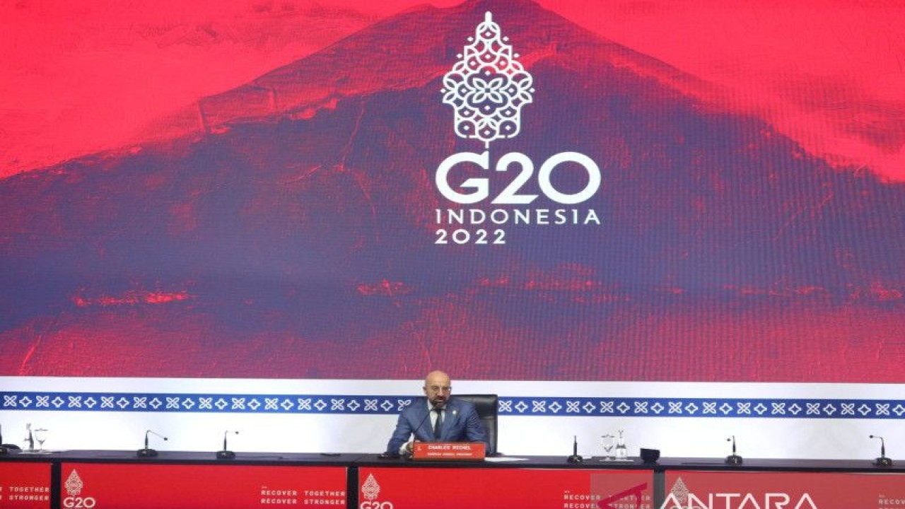 Presiden Dewan Eropa Charles Michel menggelar konferensi pers di Auditorium Media Center KTT G20 di Bali International Convention Centre (BICC), Nusa Dua, Bali, Selasa (15/11/2022). ANTARA/Rangga Pandu Asmara Jingga