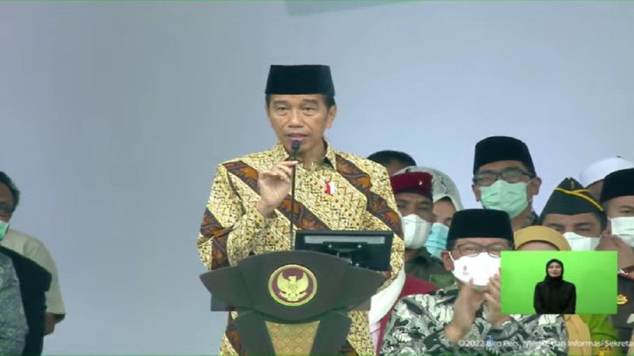 Tangkapan layar-Presiden Jokowi menyampaikan sambutan dalam pembukaan Muktamar ke-48 Muhammadiyah dan Aisyiyah di Stadion Manahan, Surakarta, Jawa Tengah, Sabtu (19/11/2022). (ANTARA/Desca Lidya Natalia)