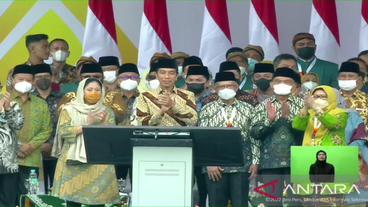 Tangkapan layar-Presiden Joko Widodo menyampaikan sambutan dalam pembukaan Muktamar ke-48 Muhammadiyah dan Aisyiyah di Stadion Manahan, Surakarta, Jawa Tengah, Sabtu (19/11/2022). (ANTARA/Desca Lidya Natalia)