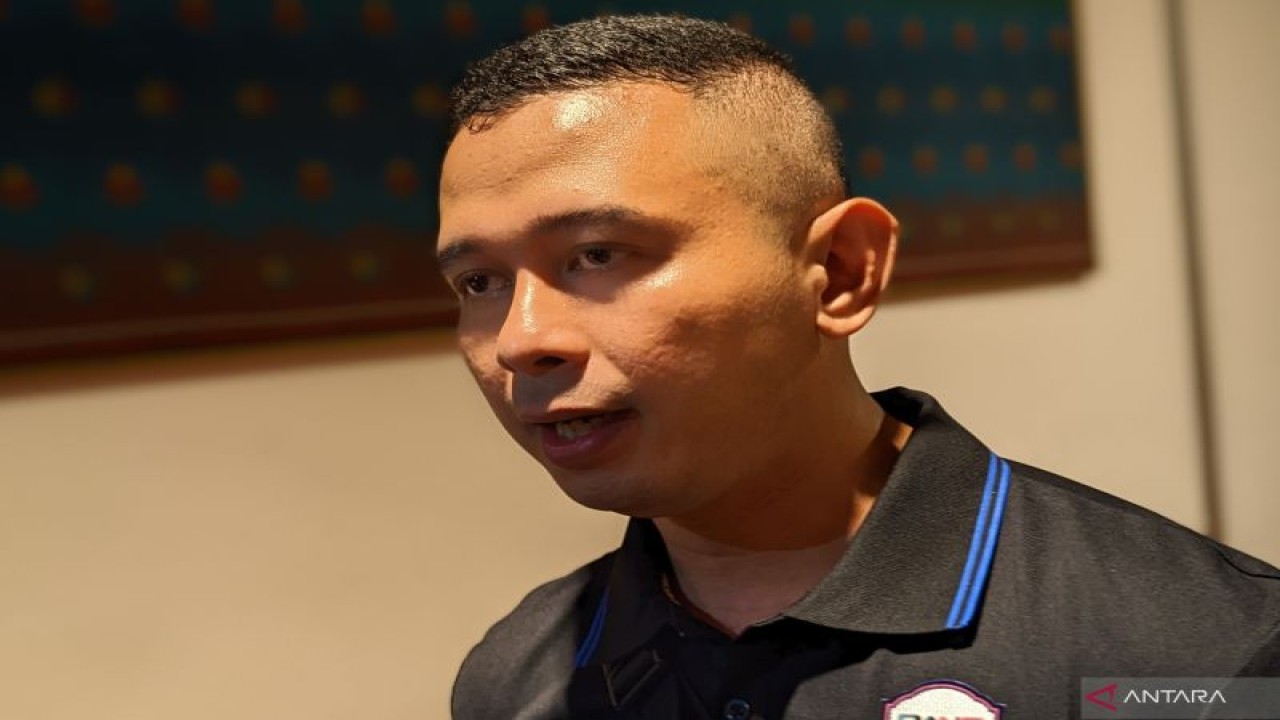 Presiden klub RANS Nusantara FC Roofi Ardian memberikan tanggapan mengenai kelanjutan Liga 1 Indonesia 2022-2023 di Jakarta, Jumat (4/11/2022). (ANTARA/Michael Siahaan)