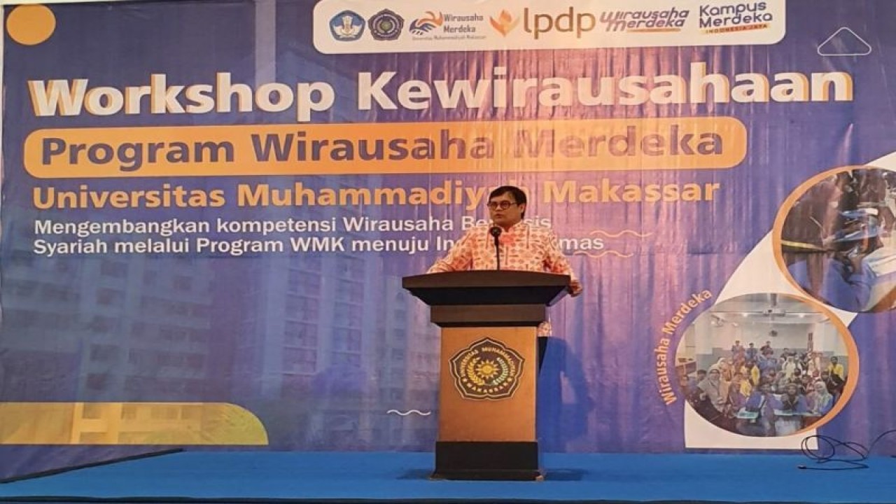 Wakil Rektor II Unismuh Makassar, yang juga Koordinator Program WMK Unismuh Makassar Prof Andi Sukri Syamsuri memberikan sambutan oada acara pelatihan WMK di Makassar.ANTARA/HO-Unismuh