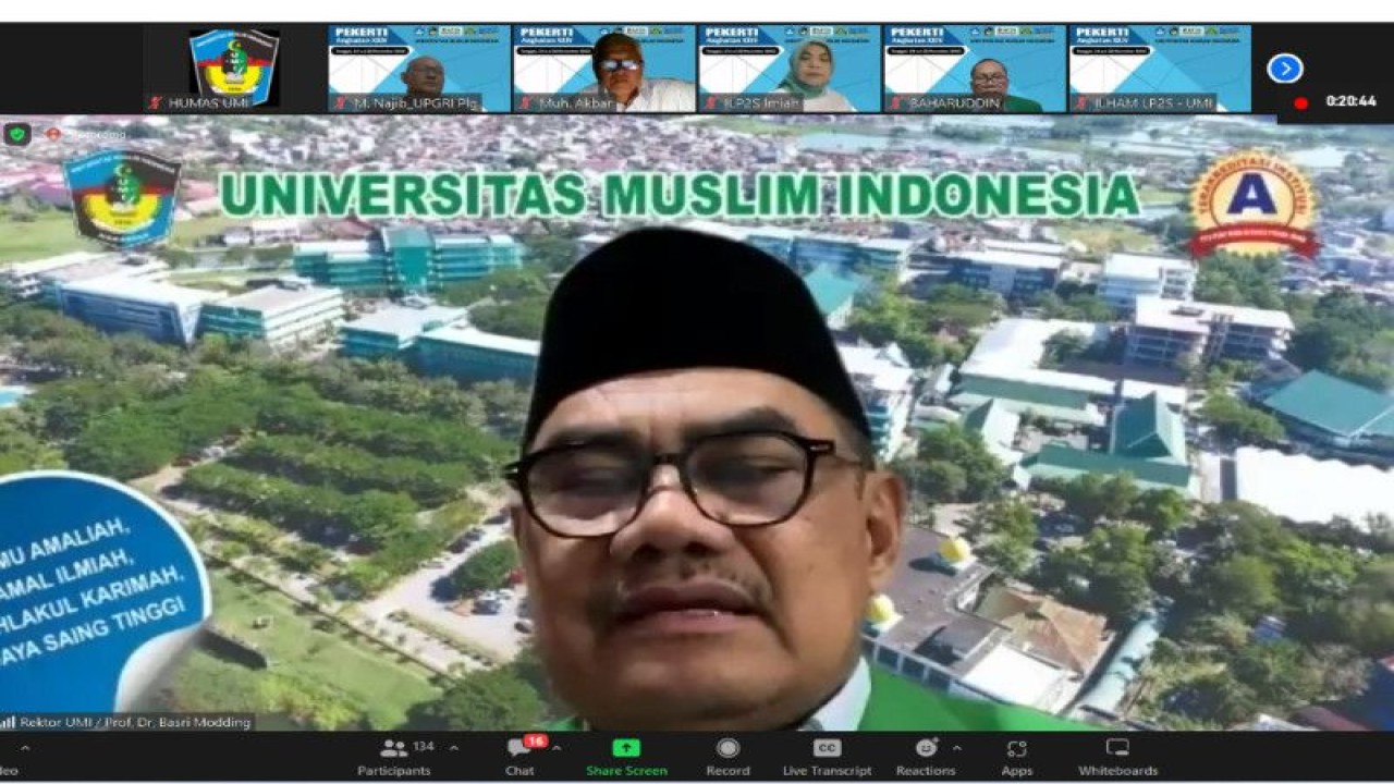 Rektor UMI Prof Dr Basri Modding memberikan sambutan pada pelatihan Pekerti yang digelar secara virtual, Senin,( 14/11/2022) di Makassar, Sulsel. FOTO ANTARA/HO-Humas UMI