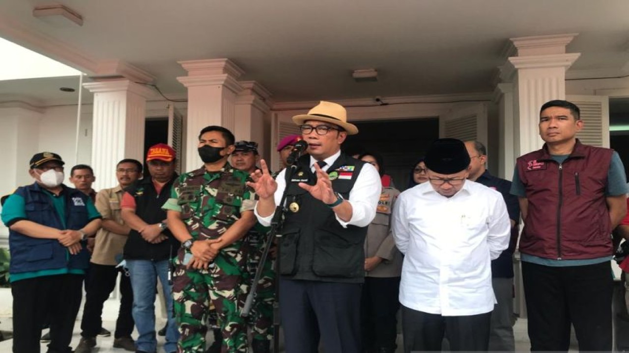 Gubernur Jawa Barat Ridwan Kamil di Kantor Bupati Cianjur, Jumat (25/11/2022). (ANTARA/Devi Nindy)