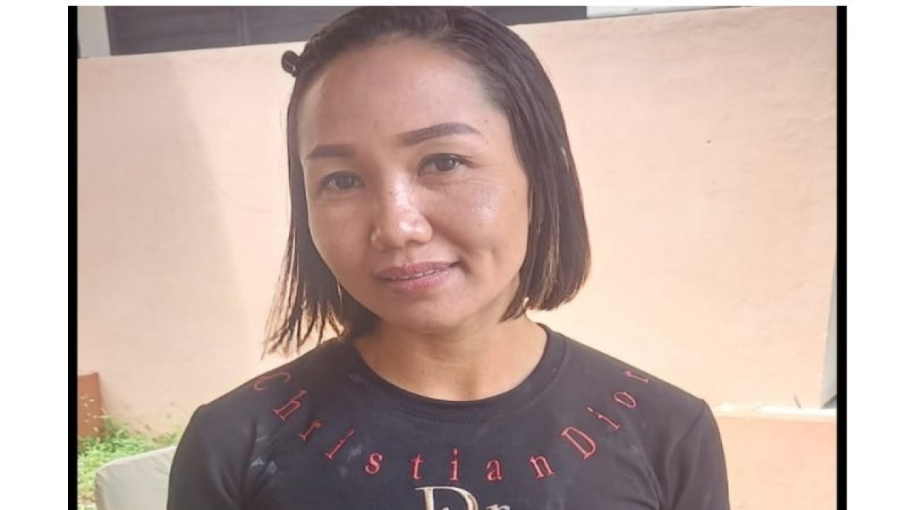 Lifter asal Kabupaten Tapanuli Tengah (Tapteng) Rika Mayani sukses merebut medali emas di kelas 52 kilogram putri, di arena Pekan Olahraga Provinsi (Porprov) Sumatera Utara. (ANTARA/HO)