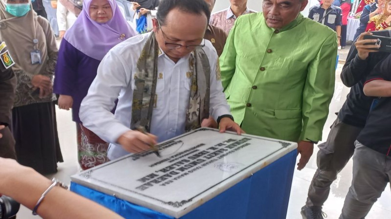 Rumah Sakit Pratama di Desa Namang, resmi berubah nama menjadi RSUD Ibnu Saleh, Rabu (30/11) (ANTARA/Ahmadi)