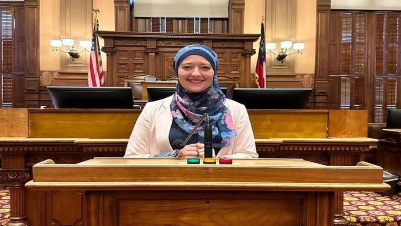 Ruwa Romman, seorang Demokrat progresif berusia 29 tahun, terpilih dalam pemilihan paruh waktu pekan ini untuk mewakili Distrik 97 di Georgia. (Twitter/@Ruwa4Georgia via Arab News)