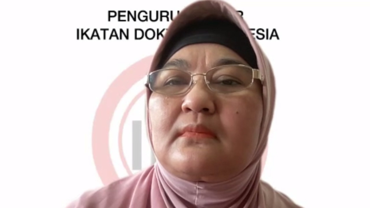 Tangkapa layar Ketua Satgas COVID-19 PB IDI DR dr Erlina Burhan dalam konferensi pers virtual diikuti dari Jakarta, Jumat (26/8/2022) (ANTARA/Prisca Triferna)