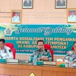 Sekda Samosir Waston Simbolon saat membuka sosialisasi pengawasan orang asing. ANTARA/HO--1668763576