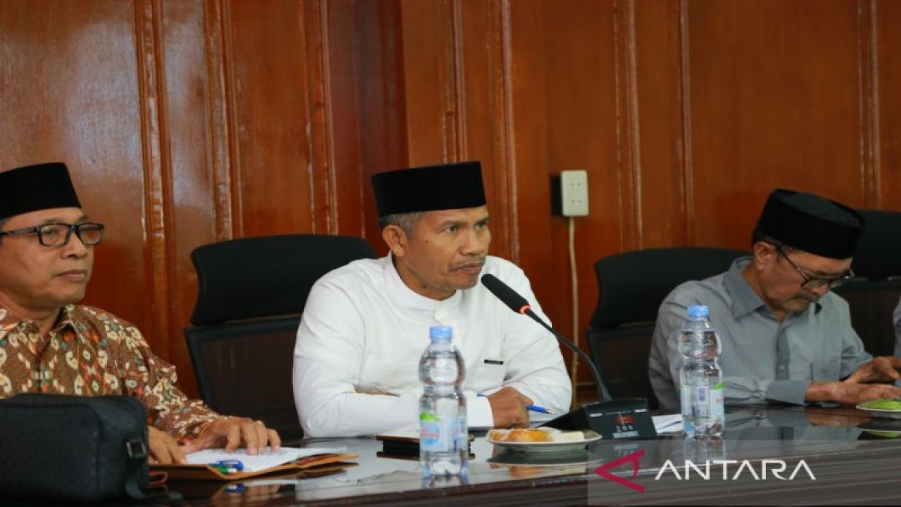 Sekdakab Aceh Barat, Marhaban meluncurkan aplikasi Strategi Pendeteksian Dini (SIDENI) di Aula Kantor Bappeda Aceh Barat di Meulaboh, Jumat (4/11/2022). Aplikasi sebagai upaya untuk mengatasi permasalahan menonjol dan potensi konflik di daerah. (ANTARA/HO-Dok. Pemkab Aceh Barat)