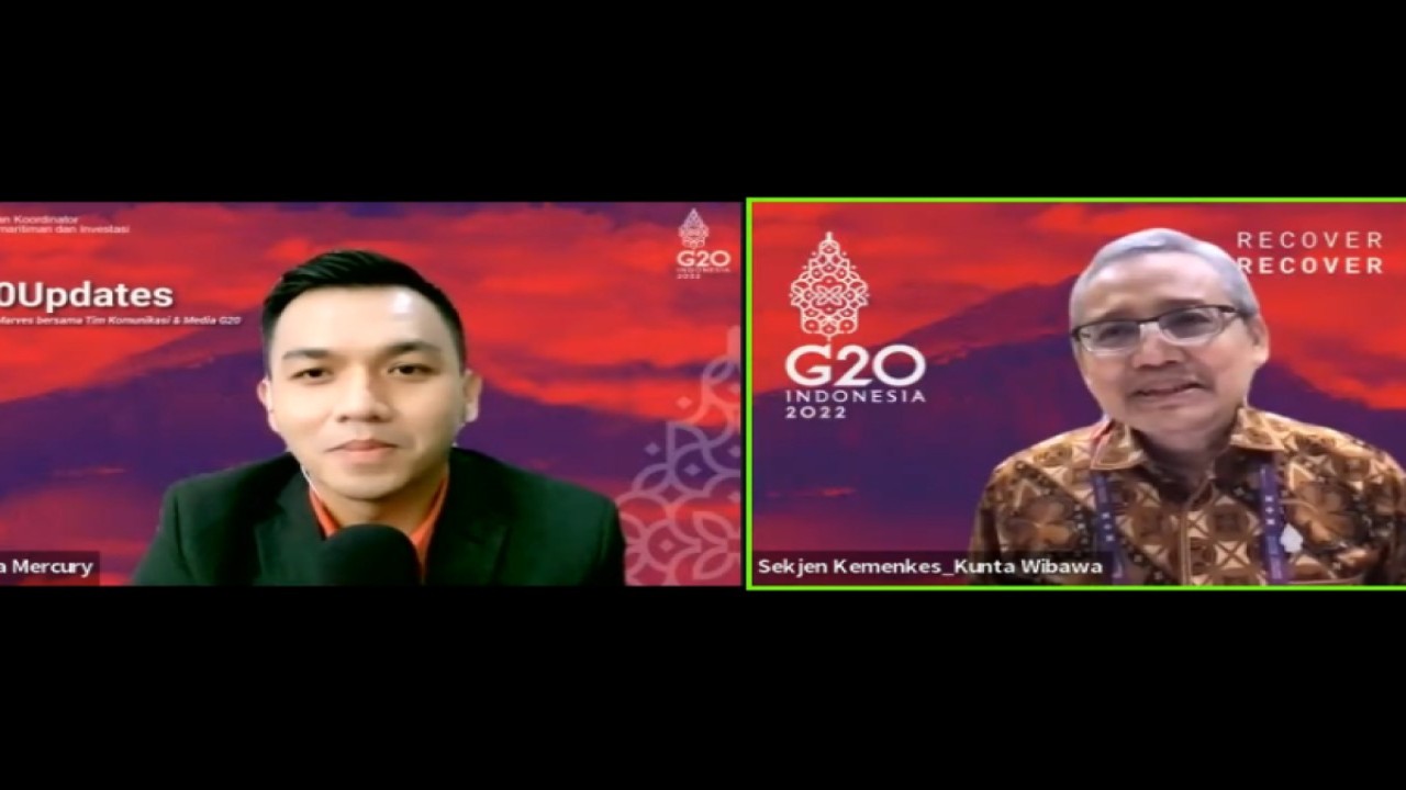 Sekretaris Jenderal Kementerian Kesehatan RI Kunta Wibawa Dasa Nugraha (kanan) dalam acara "#G20Updates: Resolusi G20 untuk Perangi Pandemi" Jakarta, Jumat (11/11/2022). (ANTARA/ Anita Permata Dewi)