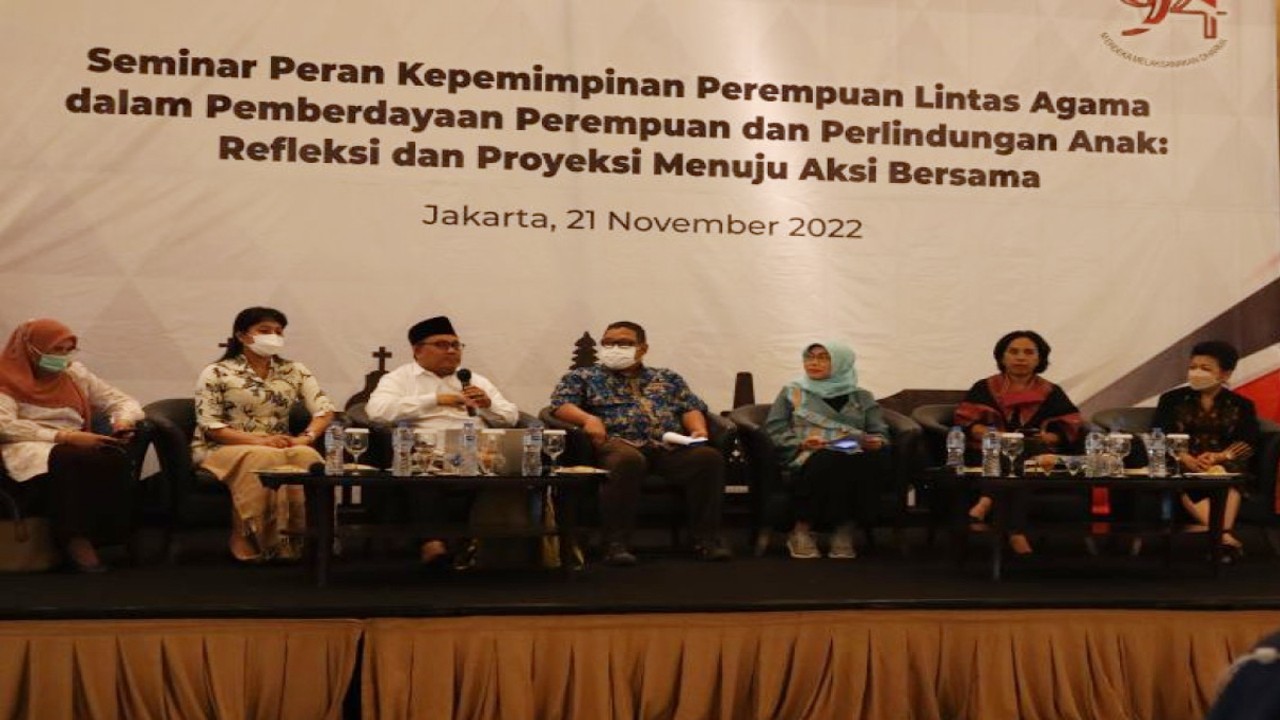 Seminar bertajuk "Peran Kepemimpinan Perempuan Lintas Agama dalam Pemberdayaan Perempuan dan Perlindungan Anak" di Jakarta, Senin (21/11/2022). (ANTARA/Anita Permata Dewi)