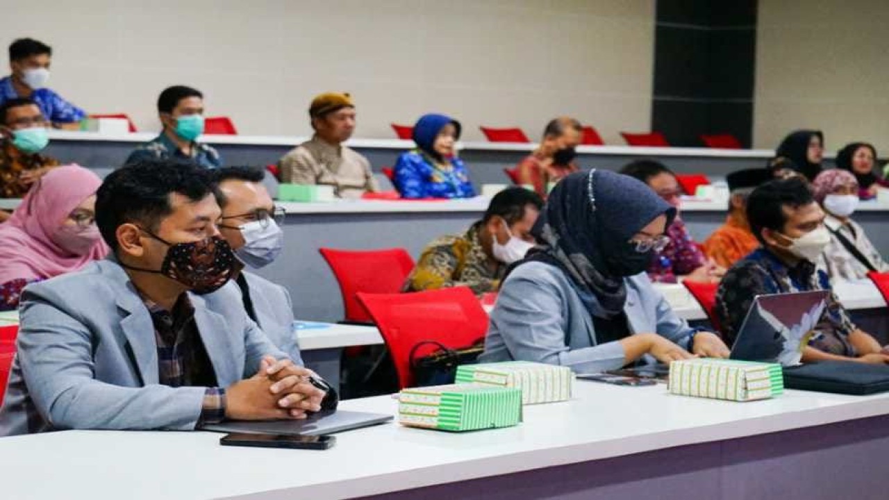 Seminar hasil riset unggulan daerah dengan mengusung tema Peningkatan Partisipasi Masyarakat Dalam Pengelolaan Sampah Di Kabupaten Magelang, di Ruang Command Center (CCR) Pustaka Gemilang, Kabupaten Magelang. ANTARA/HO-Bagian Prokompim Kabupaten Magelang